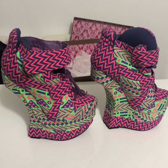 Shoes - Picture 2 of 3